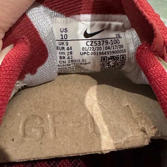 Unisex Nike Air Zoom Pegasus 37 Arkansas Razorback Sneakers